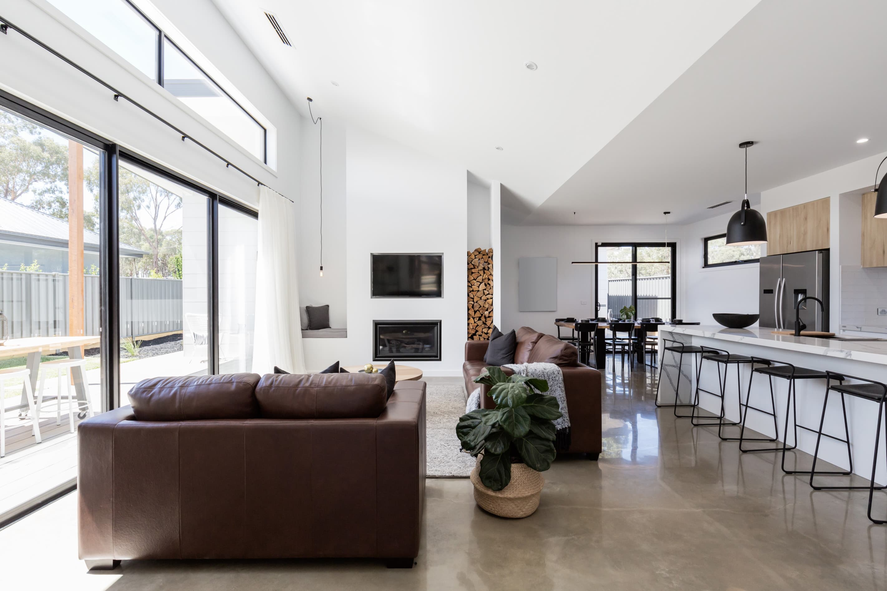 concrete floor, concrete room